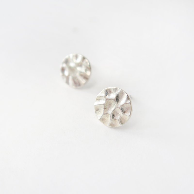 A pair of 925 sterling silver geometric round wrought water ripple earrings or Clip-On - ต่างหู - เงินแท้ ขาว