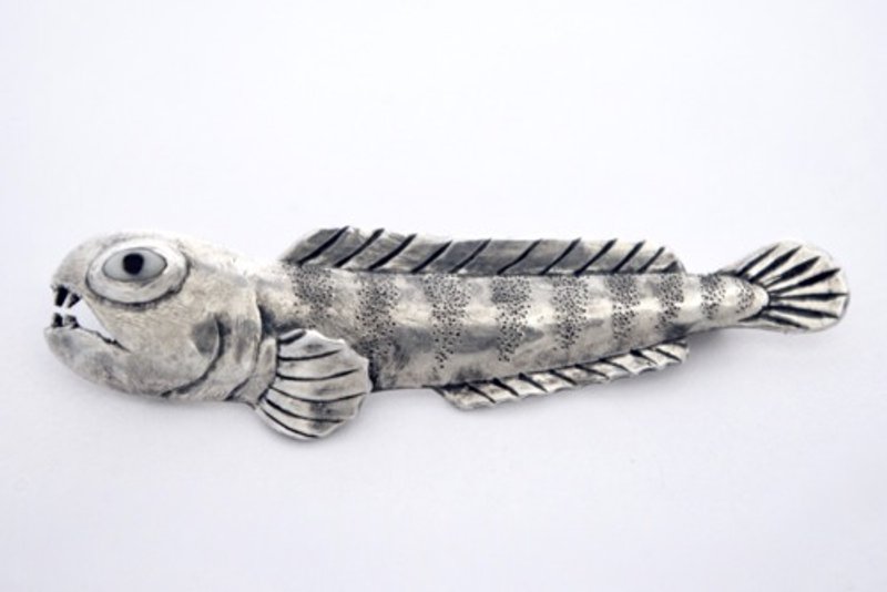 Pinkoi 代購 - 狼魚胸針 - 胸針 - 其他金屬 