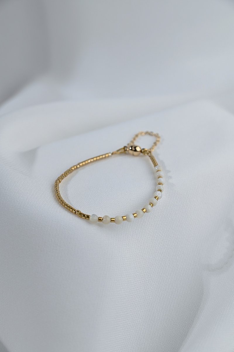 磁扣手鍊 / 貝殼 / JIEGEM   姊的珠寶 - 手鍊/手環 - 貝殼 白色