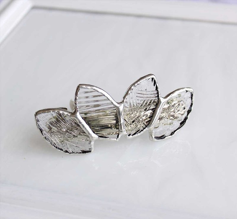 Stained glass barrette [Leaf] Cool and clear - Hair Accessories - Glass Transparent