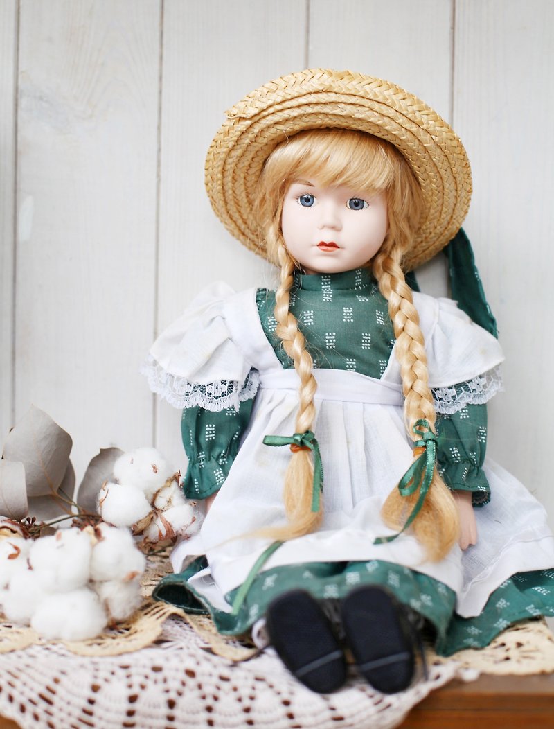【好日戀物】德國vintage陶瓷麻花小辮女娃娃 - 嬰幼兒玩具/毛公仔 - 陶 綠色