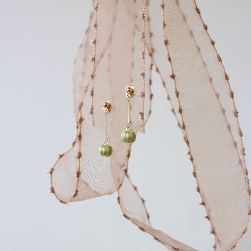 Beaded earrings_Fruit series/melon green/beading earing - ต่างหู - งานปัก สีเขียว