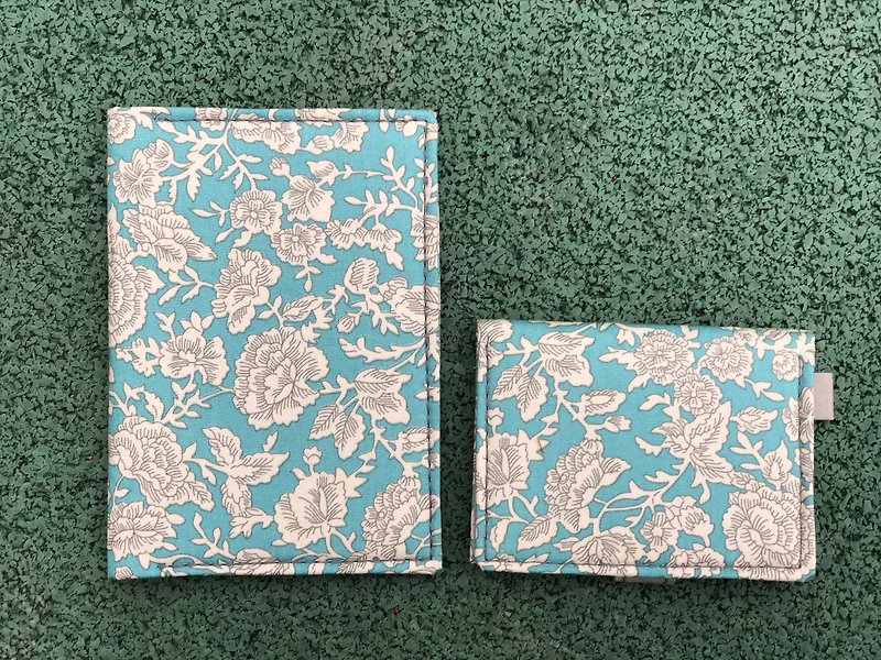 水洗牛皮紙。拼布| 粉藍復古白花護照夾 旅行包 - 護照套 - 紙 