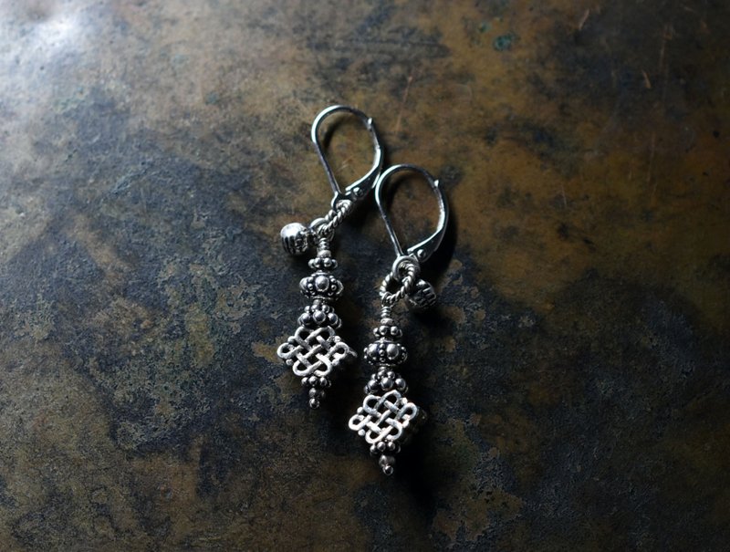 Endless knot, Silver bead and Indian Silver bell earrings - ต่างหู - โลหะ สีเงิน