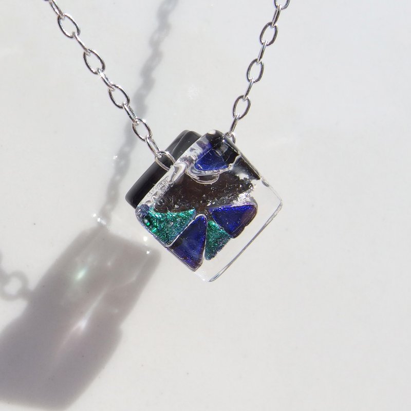 ガラスのダイヤモンド(ダイヤ【ギャラクシー】【寒色系】)チェーンネックレス 【プチ選べます】【綿紐、シルバー925選べます】【受注制作】 - 項鍊 - 玻璃 黑色