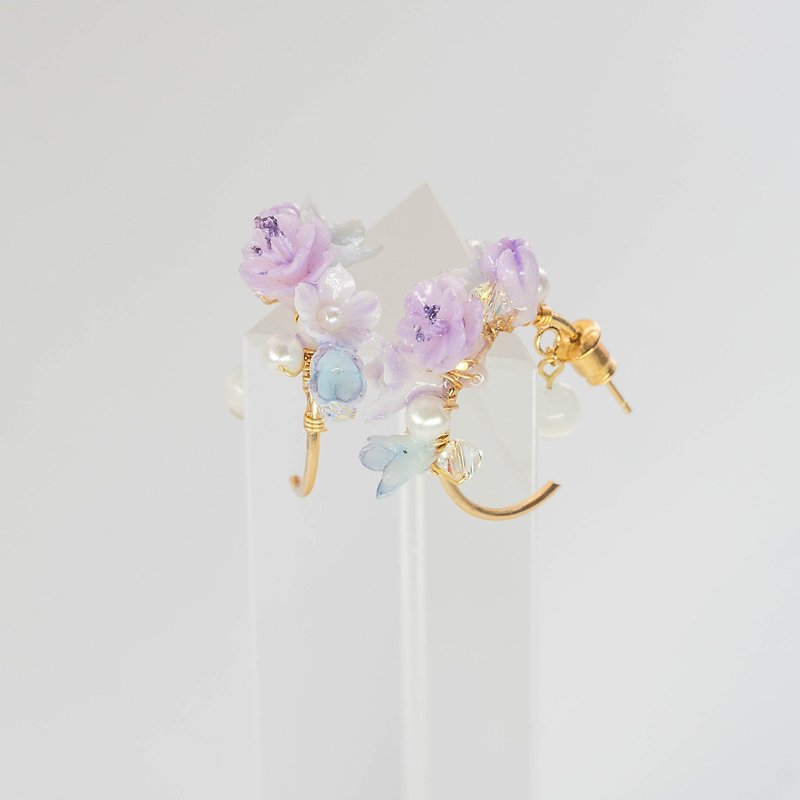 Half wreath earrings/light purple/Japanese floral resin clay handmade earrings - ต่างหู - พืช/ดอกไม้ สีม่วง