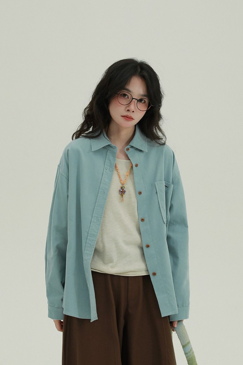 秋波藍 經典燈芯絨字母襯衫 日系簡約中性極簡長袖襯衣 - 女襯衫 - 棉．麻 藍色