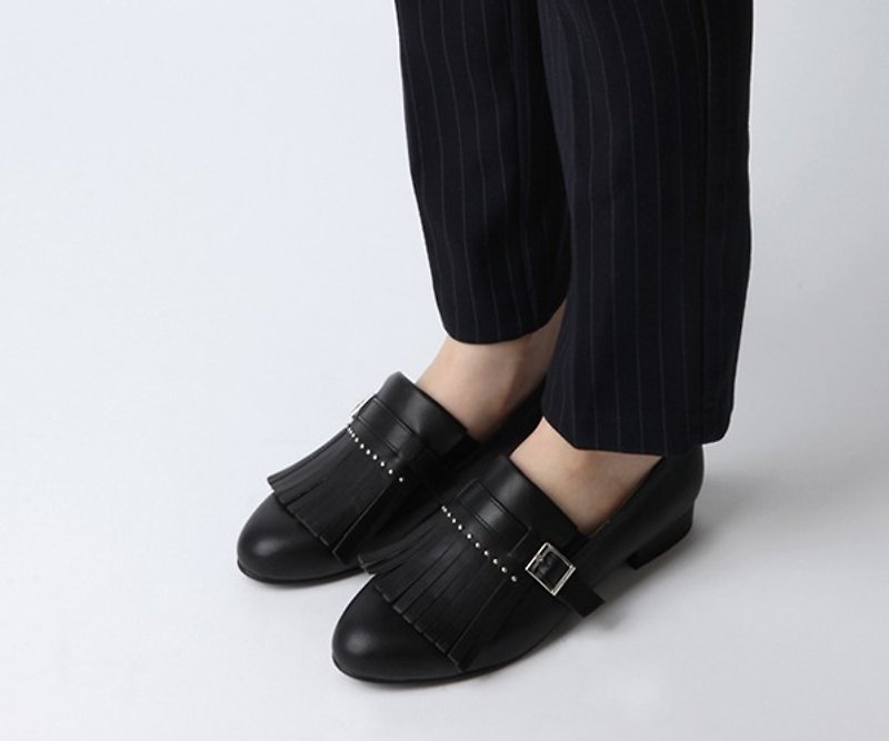 SPUR 流蘇皮帶尖頭鞋 JF7019 BLACK - 女牛津鞋/樂福鞋 - 其他材質 黑色