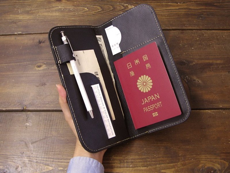 Leather passport holder (Black) - กระเป๋าเดินทาง/ผ้าคลุม - หนังแท้ สีดำ