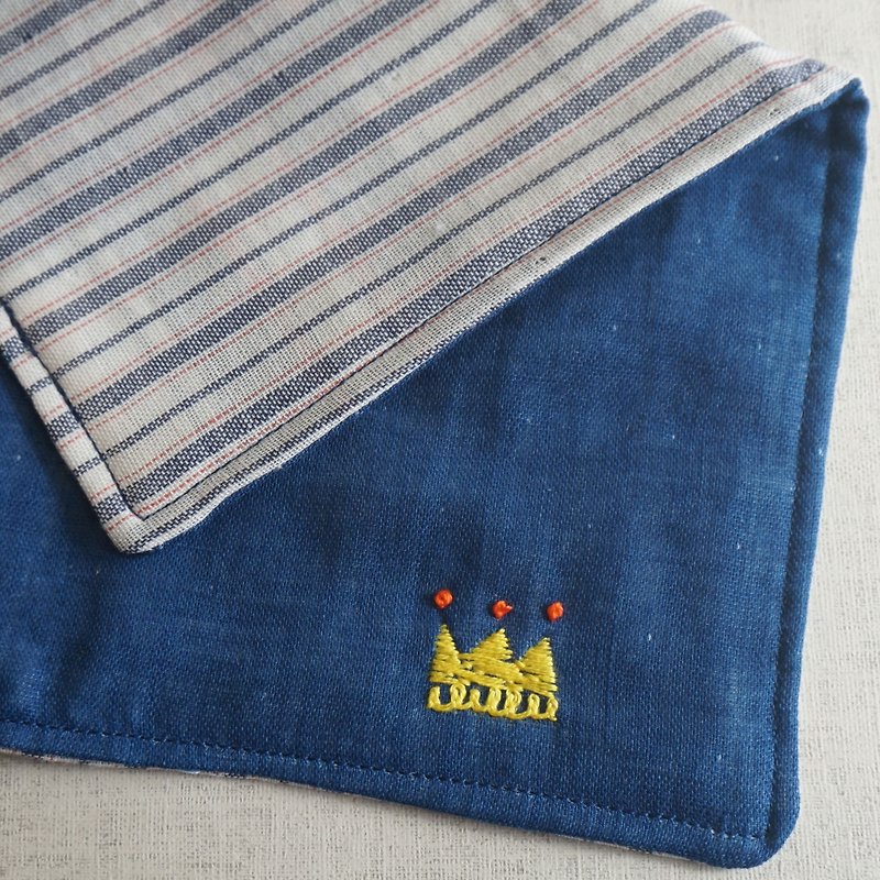 手刺繍入り4重ガーゼハンカチ「王冠1」 - 其他 - 繡線 藍色