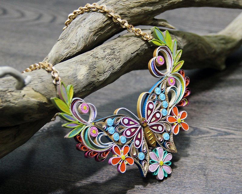 Butterfly necklace birch bark jewelry / Colorful floral necklace for women - 項鍊 - 木頭 黃色