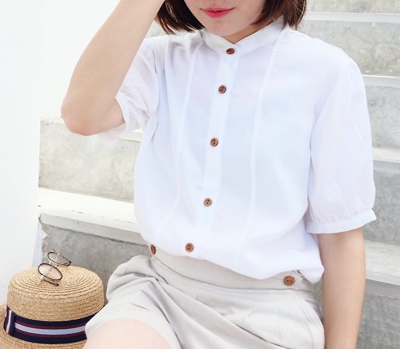 Short Sleeves with mandarin collar : White Color - 女裝 上衣 - 其他材質 白色