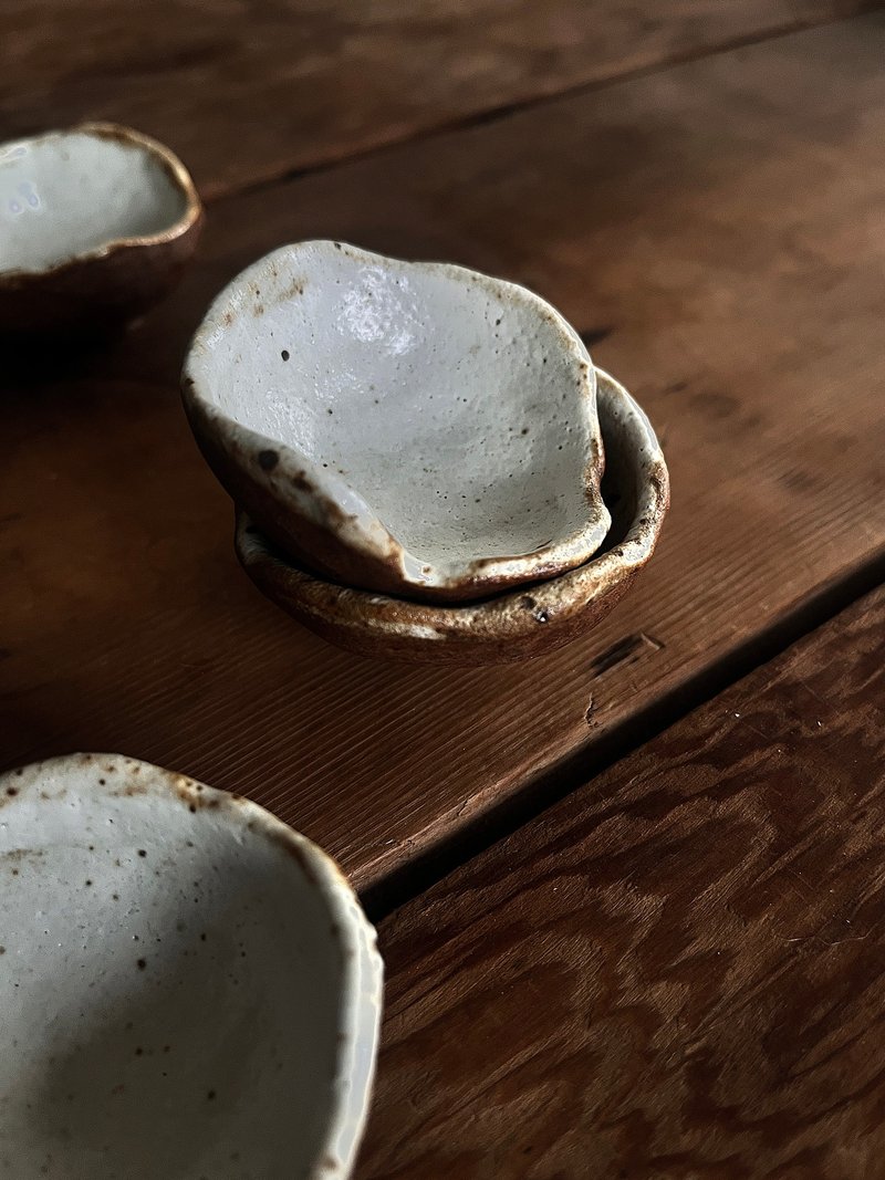 Six small teacups with white hands | Pottery - Teapots & Teacups - Pottery White