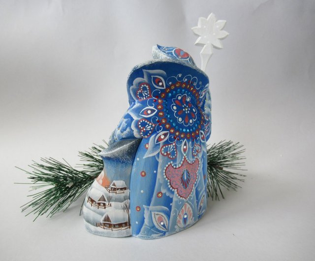 ロシアのサンタクロース、木彫りの置物、手彫りのフィギュア