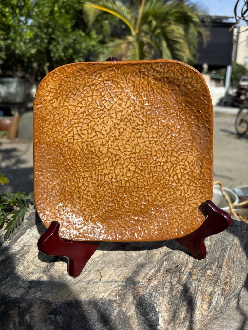 エンボススクエアプレート - 皿・プレート - 陶器 ブラウン