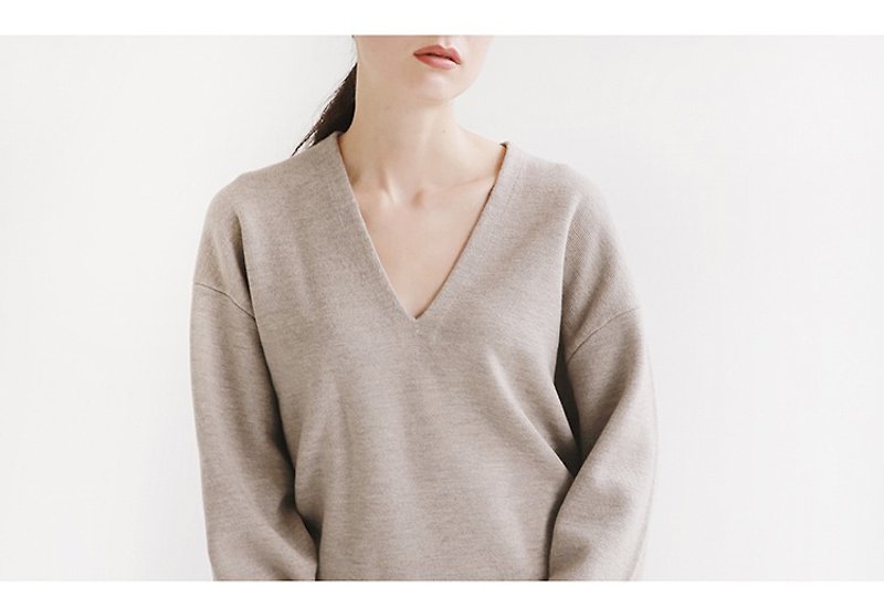 KOOW / silence as the mystery of the benefits of the v collar pullover special cut Merino wool sweater - สเวตเตอร์ผู้หญิง - ขนแกะ 