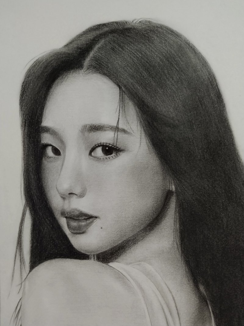 炭精筆素描 / 人像素描 / 女性半身 / 含框 - 似顏繪/客製畫 - 紙 