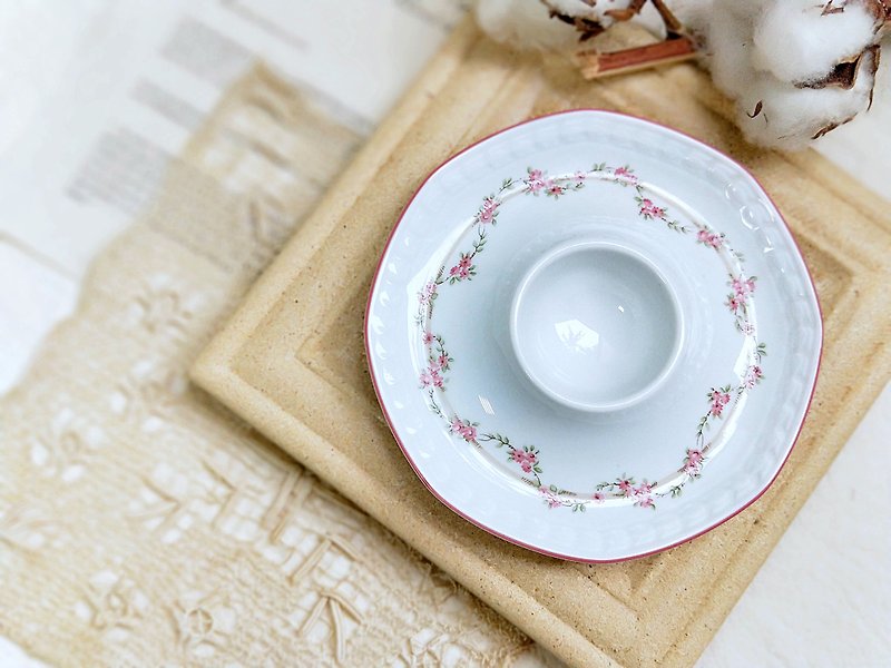[Good Day Fetish] German vintage / antique pink wreath egg cup tray - Small Plates & Saucers - Porcelain Pink