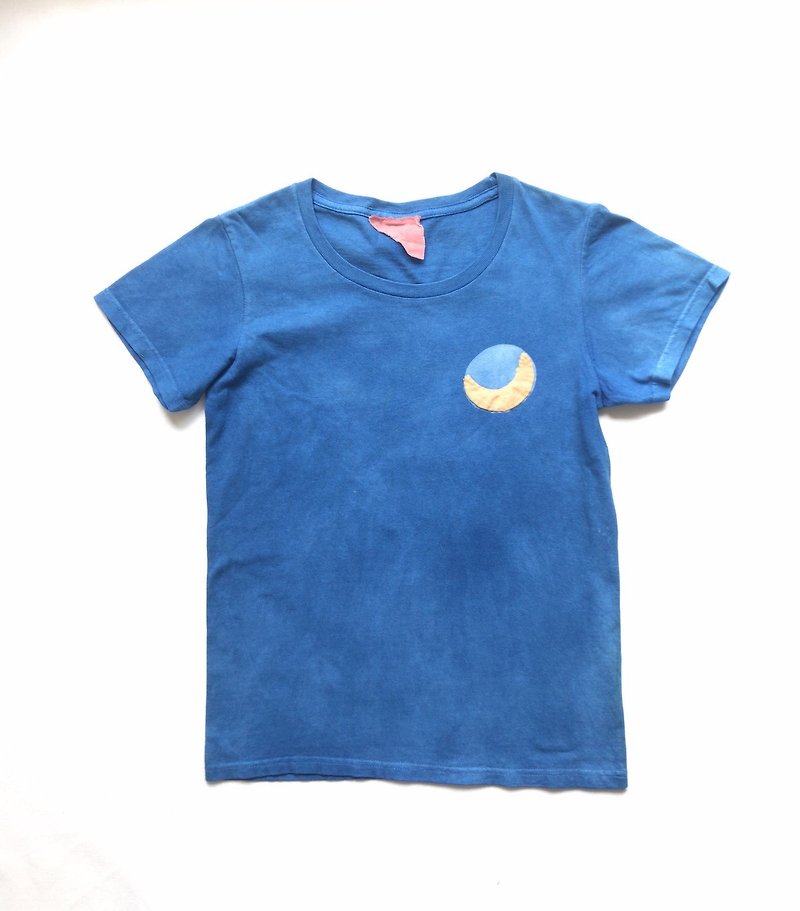 Crescent moon phase of the moon Indigo dyeing Plant dyeing - Women's T-Shirts - Cotton & Hemp Blue