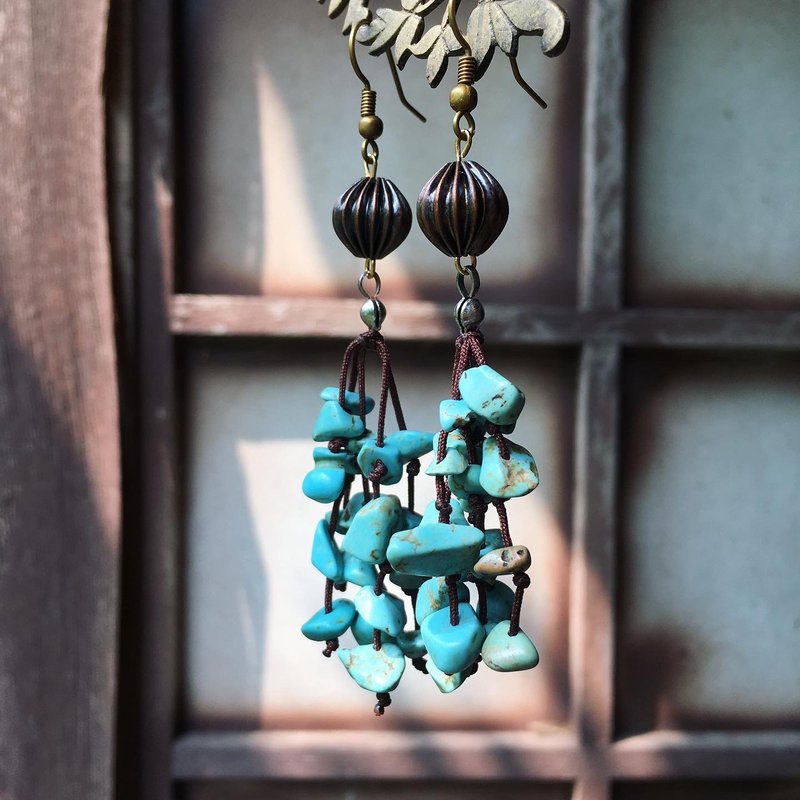 【Lost and find】Natural stone turquoise waterfall earrings - ต่างหู - เครื่องเพชรพลอย สีน้ำเงิน