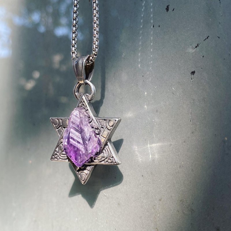 【Lost and find】Amethyst Bud Rough Stone Crystal Cluster Hexagram Necklace MIN62 - สร้อยคอ - เครื่องเพชรพลอย สีม่วง