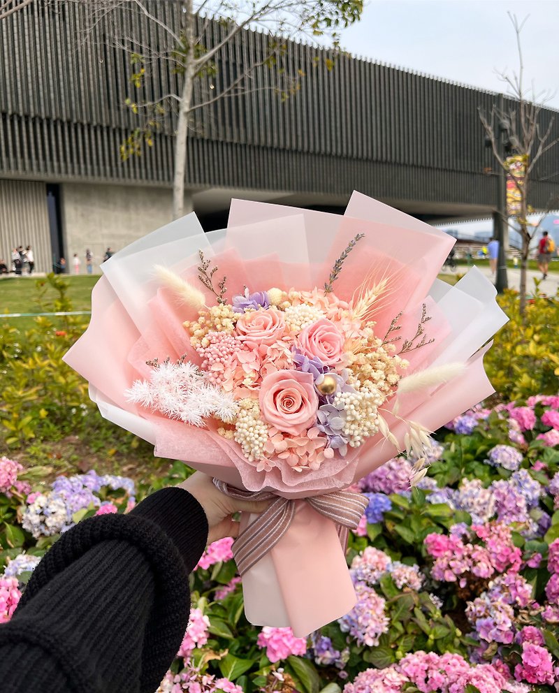 Fantasy Dream-Preserved flower bouquet with pink roses - ช่อดอกไม้แห้ง - พืช/ดอกไม้ 