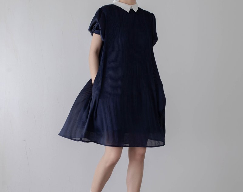 French girl navy style puff sleeve accordion pleat dress - ชุดเดรส - ผ้าฝ้าย/ผ้าลินิน สีน้ำเงิน