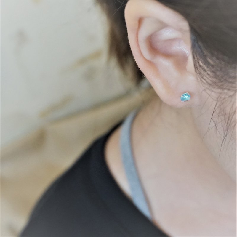 << modo彩鋯耳針 - 淺海藍 >> 925純銀耳針 / 一對 (附925銀耳扣) - 耳環/耳夾 - 純銀 藍色