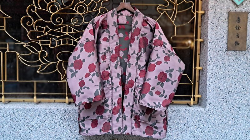 AMIN'S SHINY WORLD Smoky purple romantic rose all-over jacquard KIMONO - เสื้อแจ็คเก็ต - ผ้าฝ้าย/ผ้าลินิน หลากหลายสี