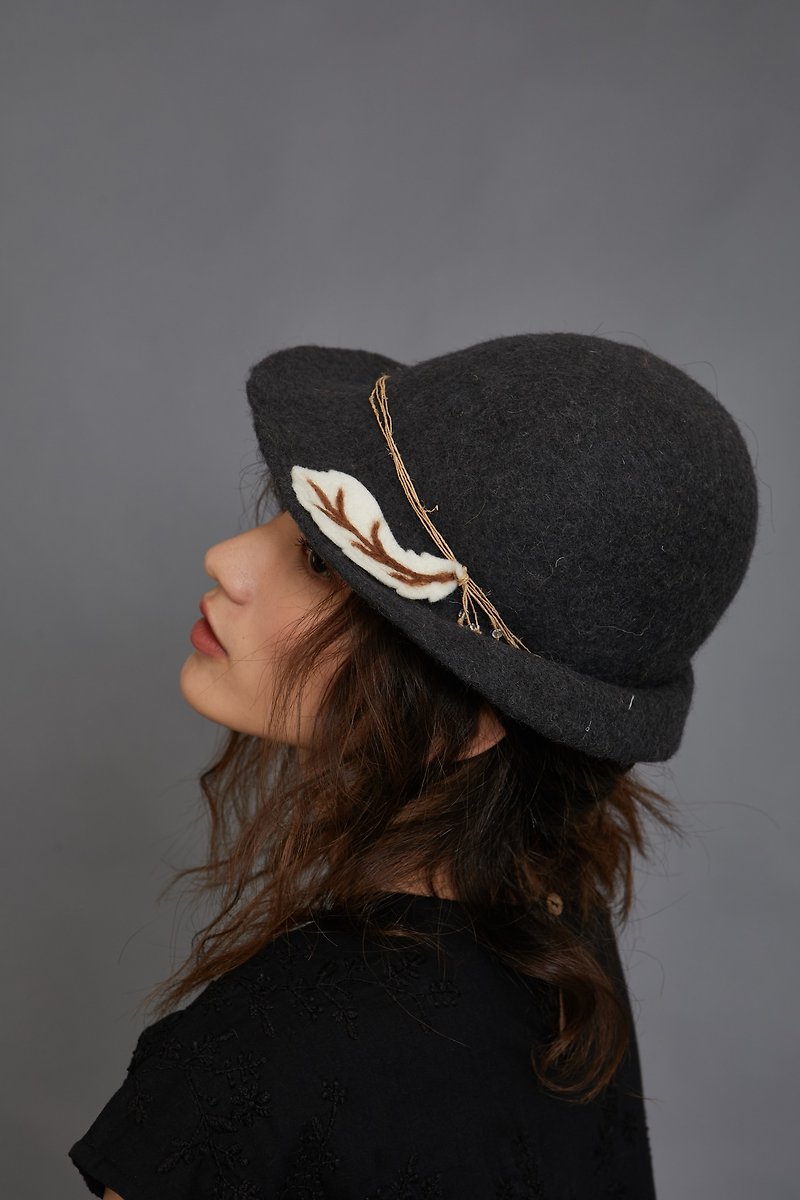 Wool felt hat _ leaves _ fair trade - Hats & Caps - Wool Black