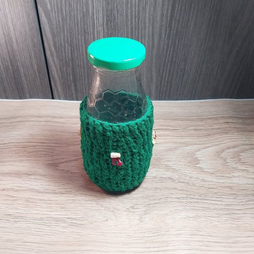 cover bottle green yarn crochet handmade Christmas theme