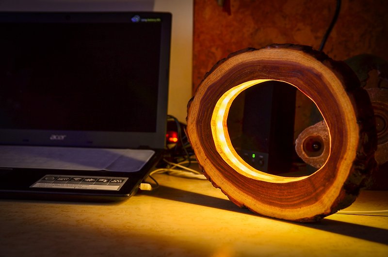 Wood atmosphere projection lamp - (handmade, Taiwan's original bitter wood, USB touch switch) - โคมไฟ - ไม้ สีนำ้ตาล