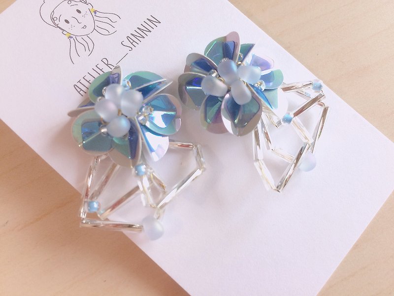 Blue Daze Wave Sequins - Hand-stitched earrings for ear acupuncture / ear clip - ต่างหู - วัสดุอื่นๆ สีน้ำเงิน