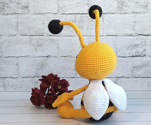 \u0421ute knitted toy Bee decor Birthday gifts Crochet Bumble Bee Amigurumi little bee Stuffed bees Knitted bee Crochet bee plushie