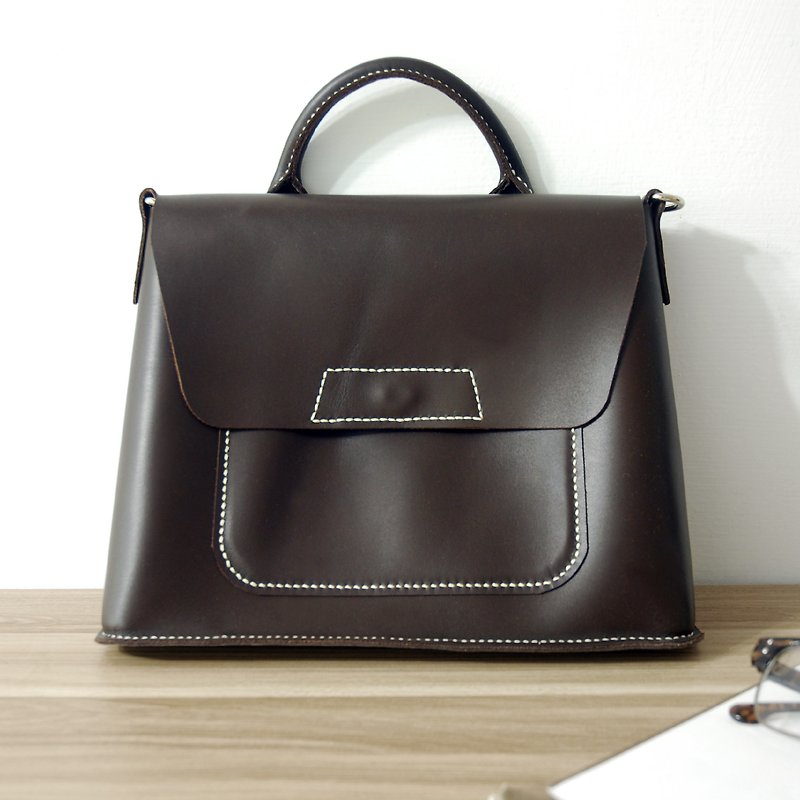 chin 10-inch dorsal / hand-stitched leather handbag (coffee) - กระเป๋าแมสเซนเจอร์ - หนังแท้ สีนำ้ตาล