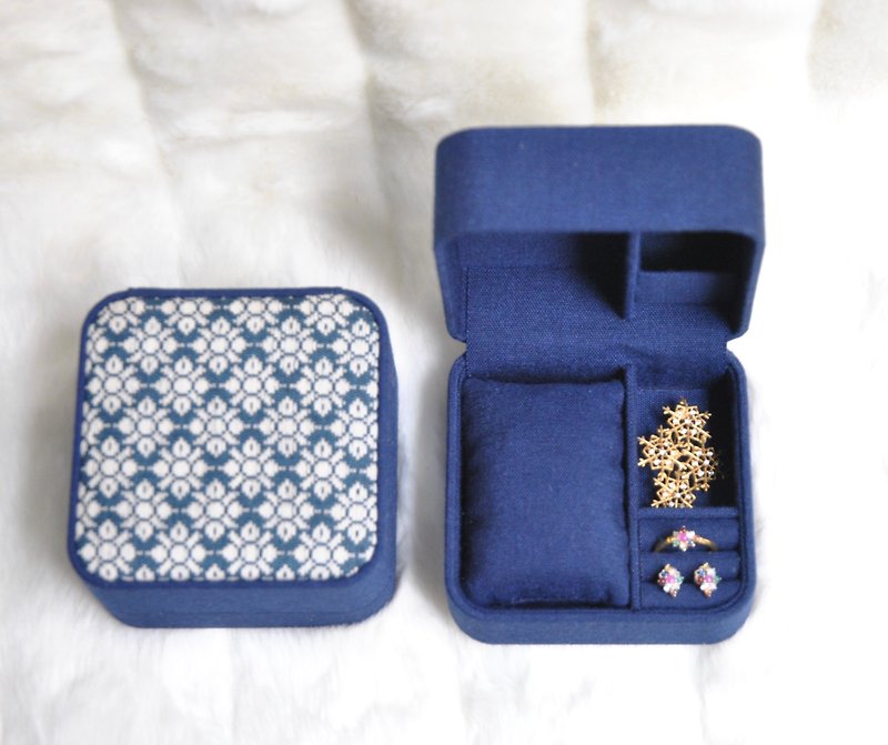 Watch and Accessories Box (Pikun Flower) - 其他 - 棉．麻 藍色