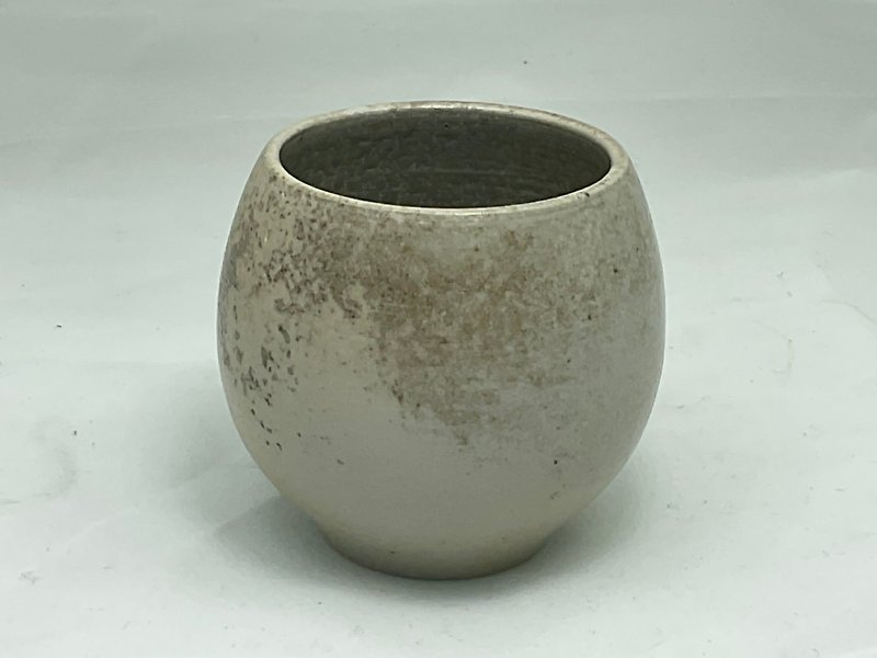 Cangjing ㅣ Moon Pattern Small Tea Cup - Cups - Pottery 