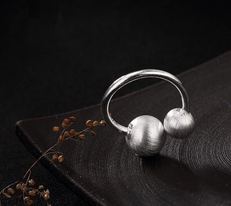 S 925 Sterling Silver Handmade Brushed Women Cute Asymmetric Balls Finger Rings - 戒指 - 純銀 銀色