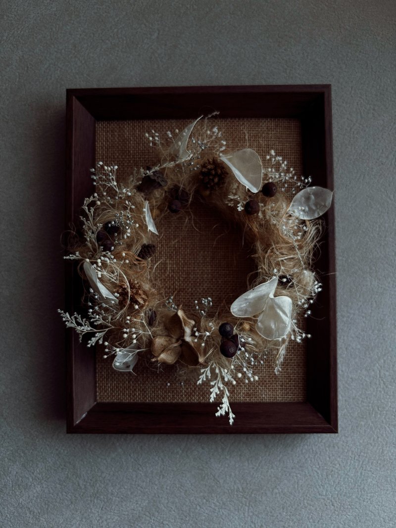 透明時光花圈相框 ∣瓊蔴絲.銀幣葉.滿天星.果實 - 擺飾/家飾品 - 植物．花 卡其色