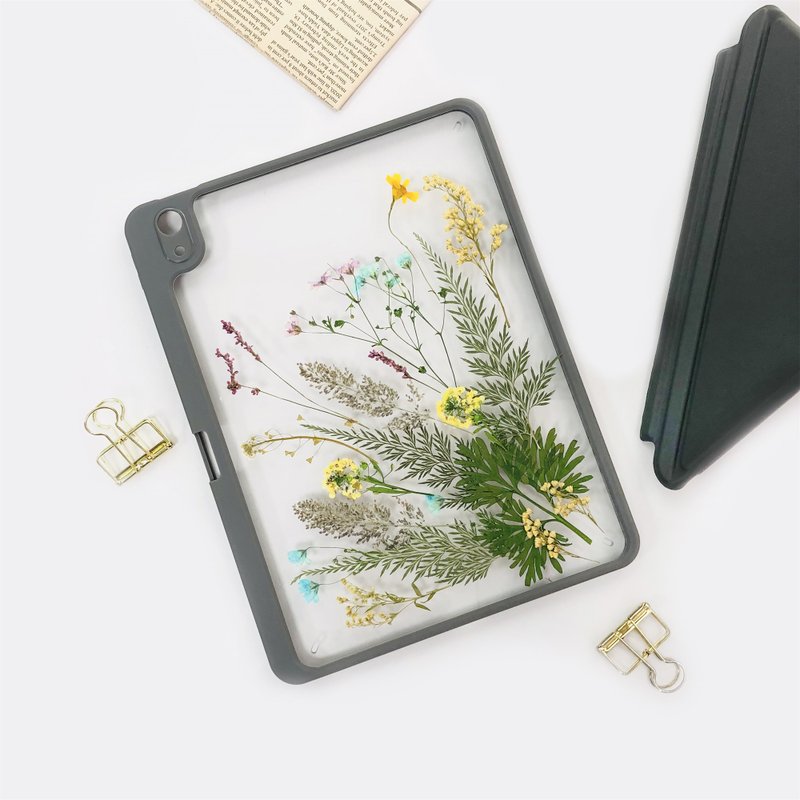 Green Grass and Leaves Handmade Pressed Flower iPad Case iPad Air 11in 13in - เคสแท็บเล็ต - พืช/ดอกไม้ 