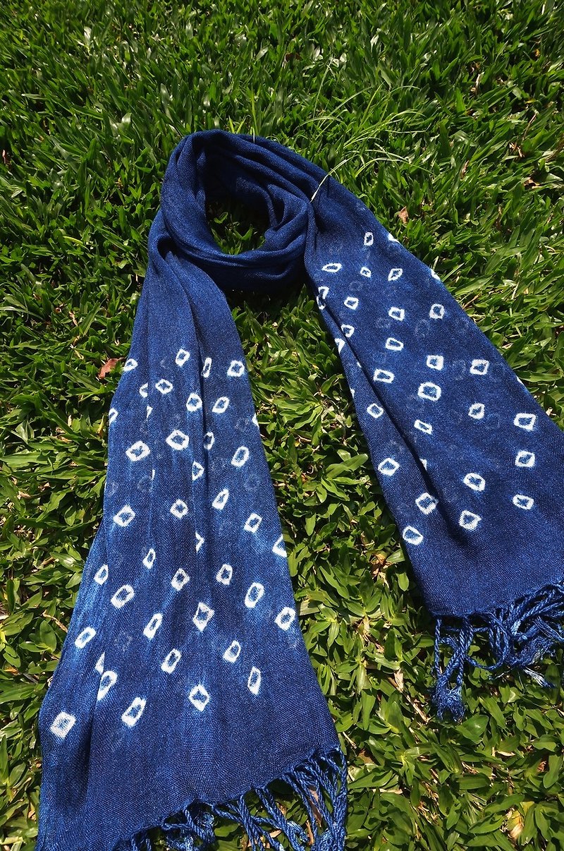 藍染藍色草木染純棉圍巾(圓圈款) - 絲巾 - 棉．麻 藍色