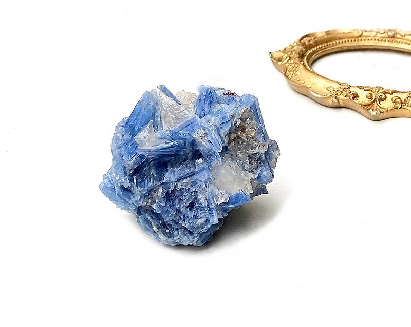 天然原礦藍晶石共生白水晶及石榴石- 辦公室 居家 療癒 擺件 - 其他 - 水晶 藍色