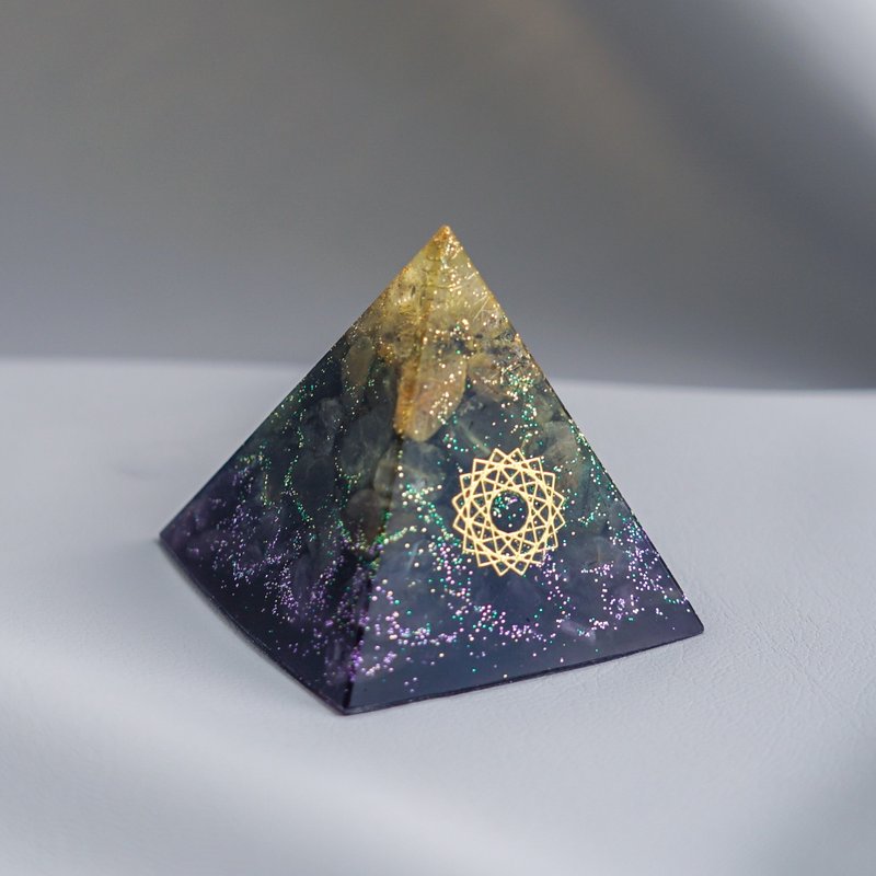 預訂【金髮晶、紫晶、綠髮晶】奧根水晶能量金字塔Orgonite 5x5cm - 擺飾/家飾品 - 水晶 多色