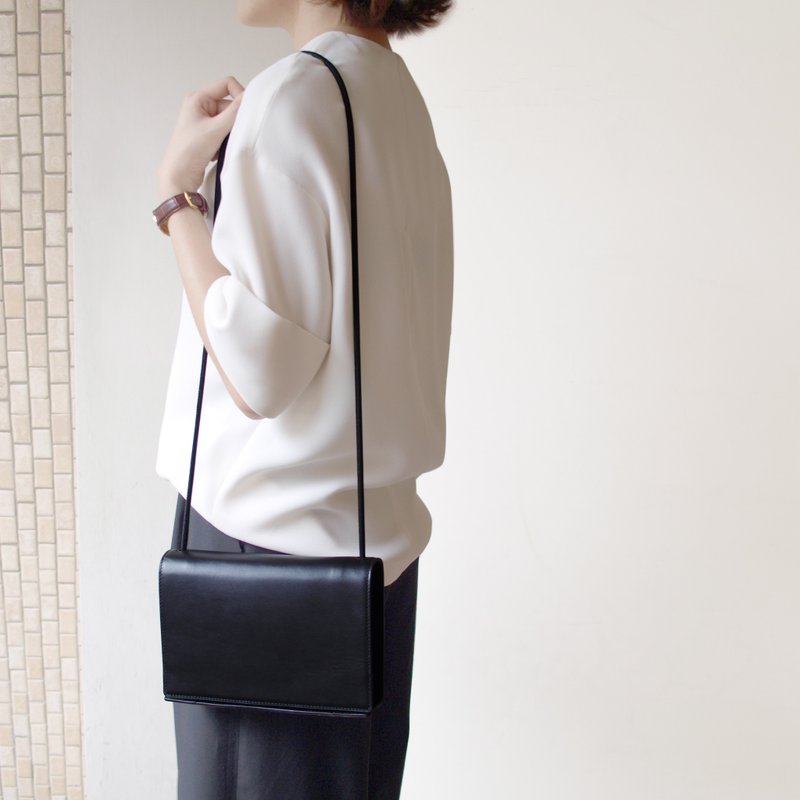 DTB Dictionary Shoulder Bag 單肩斜背包 - 側背包/斜背包 - 真皮 黑色