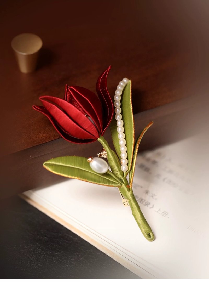 Brooch design niche tulip flower wrapped retro pin decoration temperament corsage accessories cheongsam press collar - Brooches - Thread Red