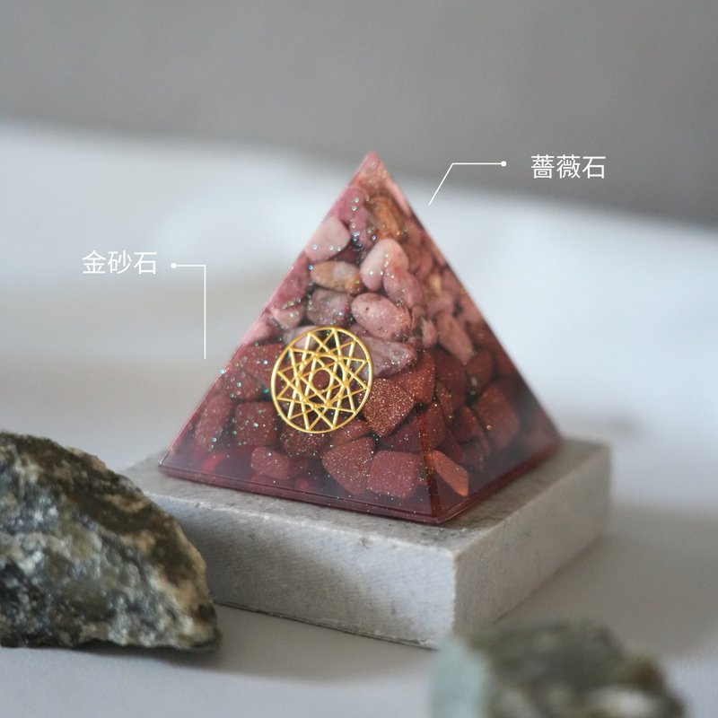 [Rose Stone, Gold Stone] Orgonite Crystal Energy Pyramid 6x6 cm - Items for Display - Crystal Multicolor