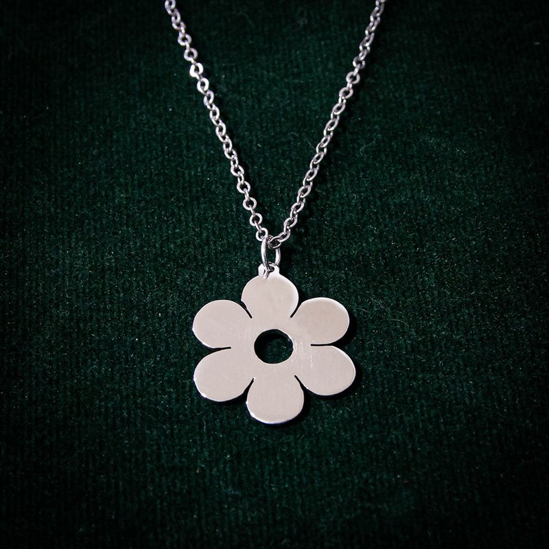 Handmade small minimal flower pendant - 項鍊 - 銀 銀色