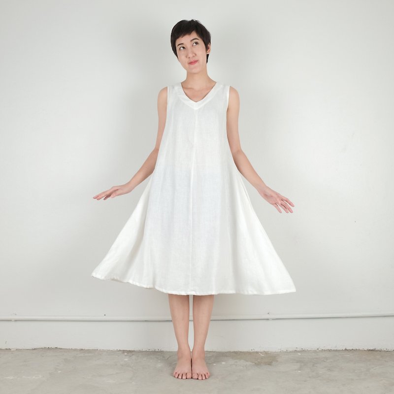 A-dress Linen Fabric (White) - ชุดเดรส - ผ้าฝ้าย/ผ้าลินิน ขาว