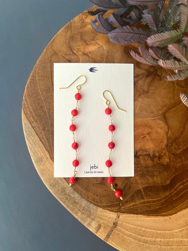 情熱レッド 赤珊瑚のロングピアス - 耳環/耳夾 - 半寶石 紅色