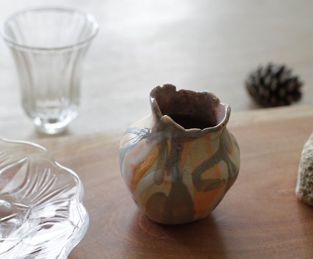 純粋な手作りの不規則な形のオレンジ色のセラミック製の小さな花瓶/花器 - ショップ バニーラビット 花瓶・植木鉢 - Pinkoi
